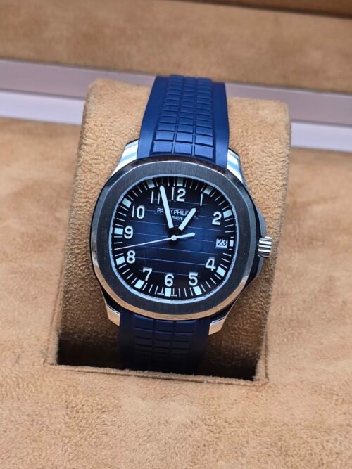 Patek Philippe — esfera azul con números y correa azul