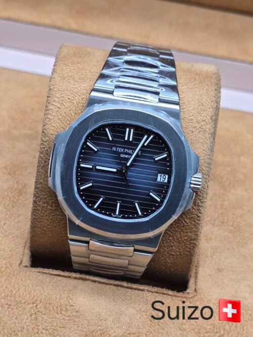 Patek Philippe — esfera azul oscuro y brazalete plateado