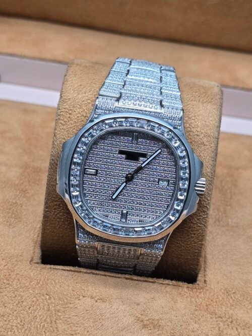 Patek Philippe — esfera brillante y brazalete plateado