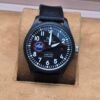 IWC — esfera negra con números grandes y correa negra