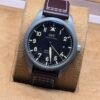 IWC — esfera negra con números y correa marrón