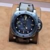 Panerai — esfera negra y correa con patrón claro