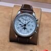 Longines — esfera blanca con subesferas y correa marrón