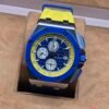 Audemars Piguet — caja azul y correa amarilla