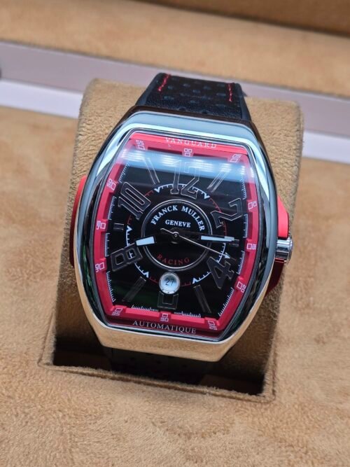 Franck Muller — esfera negra con borde rojo y caja curva