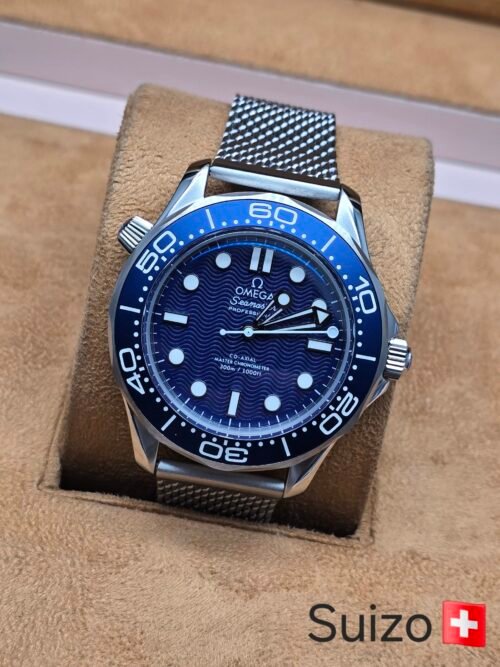 Omega — esfera azul y brazalete de malla