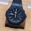 Hublot — esfera negra y bisel de cuadros · detalles blancos