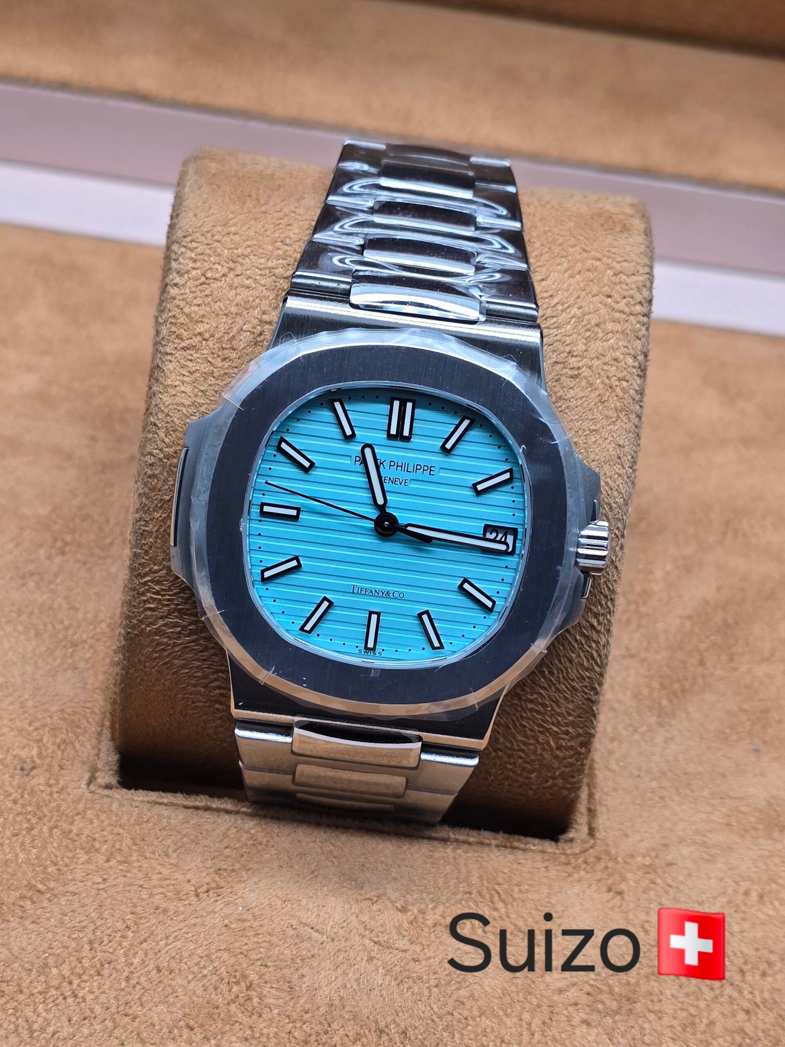 Patek Philippe — esfera turquesa y brazalete plateado