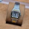 Cartier — esfera blanca y bisel dorado · 27 mm