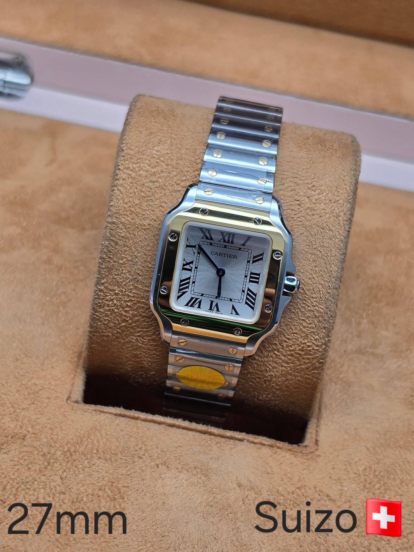 Cartier — esfera blanca y bisel dorado · 27 mm