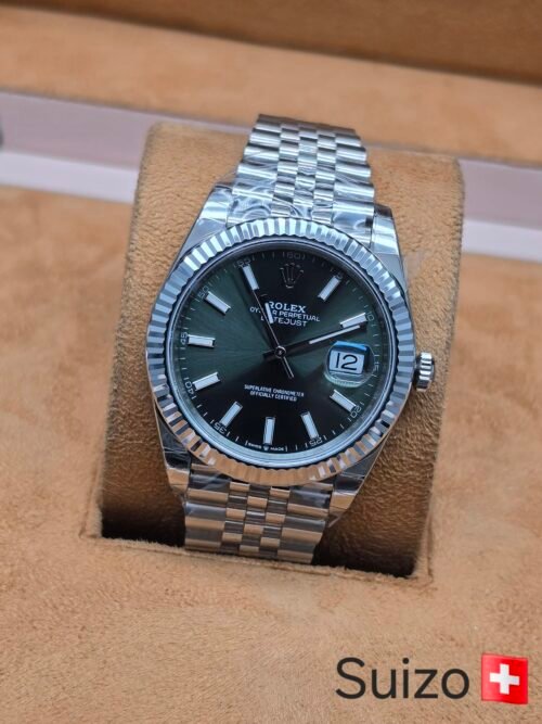 Rolex — esfera verde oscuro y bisel estriado