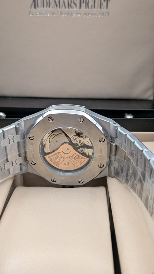 Audemars Piguet — esfera gris texturizada y brazalete de acero