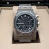 Audemars Piguet — cronógrafo con esfera gris oscura texturizada y brazalete de acero