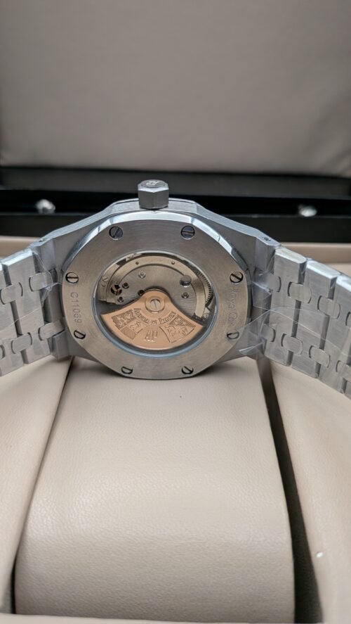 Audemars Piguet — esfera azul texturizada y brazalete de acero