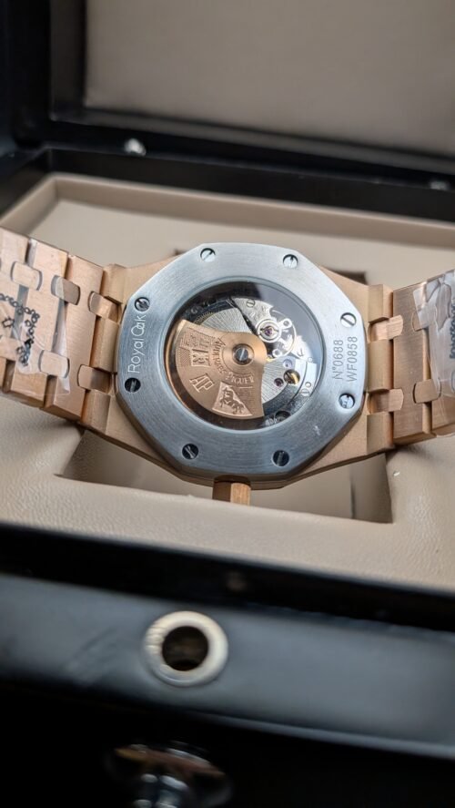 Audemars Piguet — esfera azul texturizada, caja y brazalete oro rosa