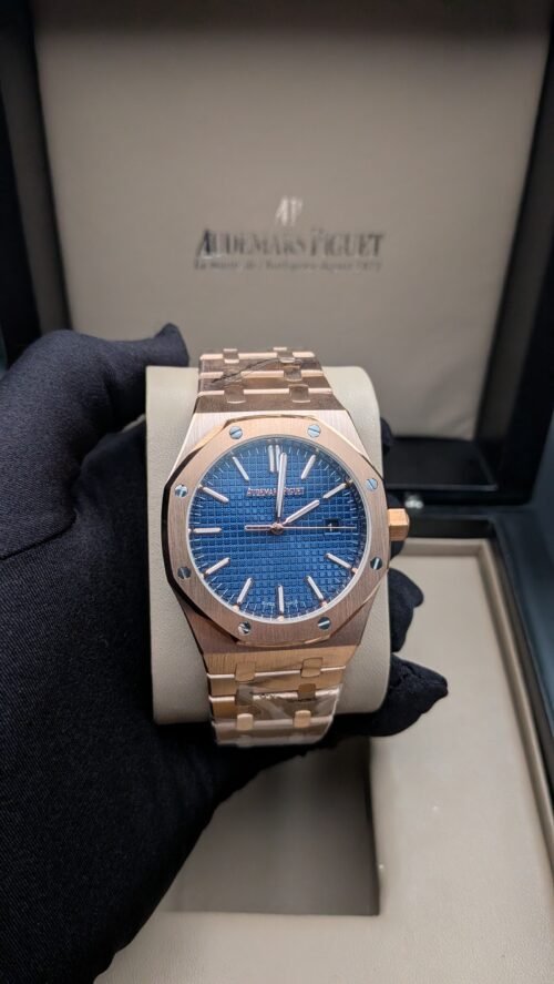 Audemars Piguet — esfera azul texturizada, caja y brazalete oro rosa