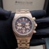 Audemars Piguet — cronógrafo con esfera marrón texturizada, caja y brazalete oro rosa