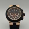 Bvlgari — cronógrafo con esfera negra, caja oro rosa, bisel negro y correa de caucho negra