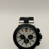 Bvlgari — cronógrafo con esfera blanca y subesferas negras, bisel negro y correa de caucho negra