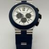 Bvlgari — cronógrafo con esfera blanca y subesferas grises, bisel azul y correa de caucho azul