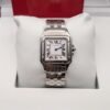 Cartier — caja cuadrada de acero, esfera blanca con números romanos y brazalete de acero