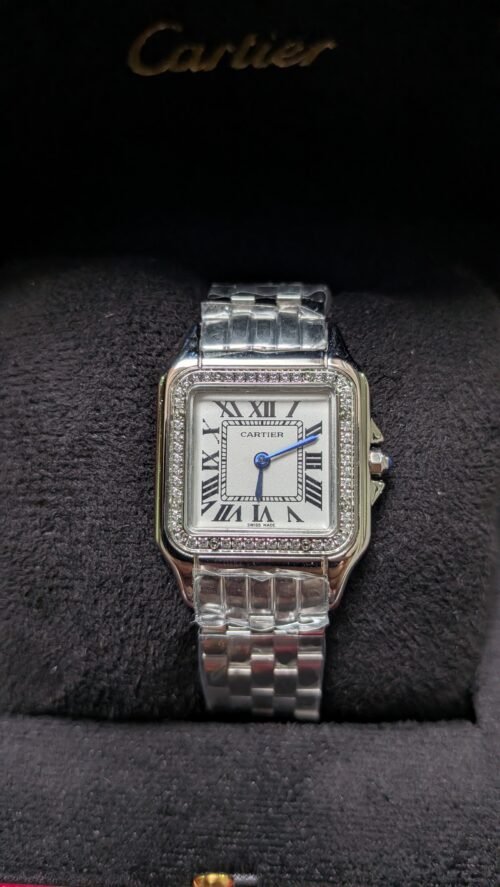 Cartier — caja cuadrada con bisel de brillantes, esfera blanca y brazalete de acero