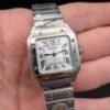 Cartier — caja cuadrada mediana de acero con tornillos, esfera blanca y brazalete de acero