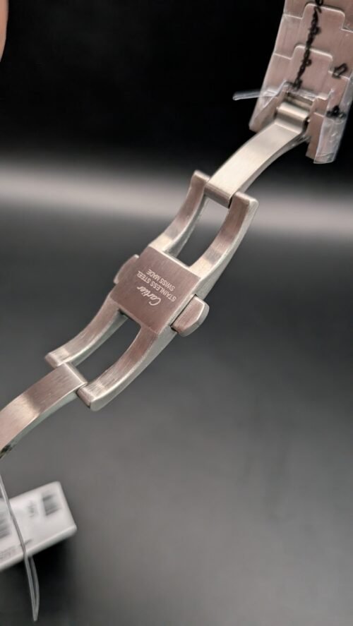Cartier — caja cuadrada mediana de acero con tornillos, esfera blanca y brazalete de acero