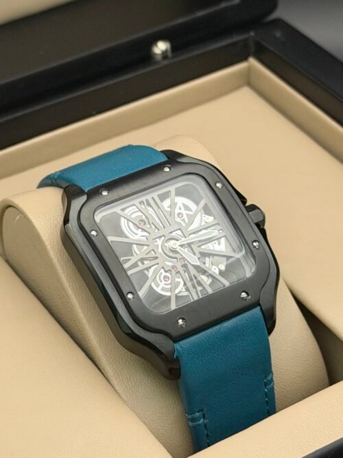 Cartier — caja cuadrada negra, esfera esqueleto y correa azul petróleo