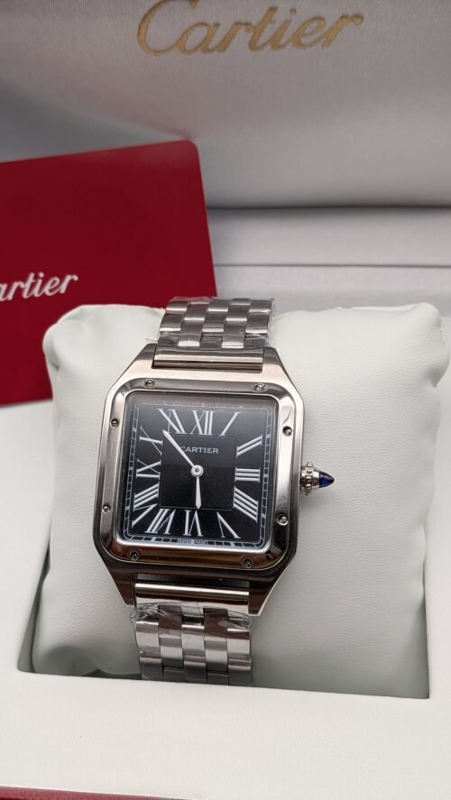 Cartier — caja cuadrada de acero, esfera negra con números romanos y brazalete de acero
