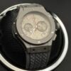 Hublot — cronógrafo con esfera gris texturizada, caja gris y correa de caucho gris