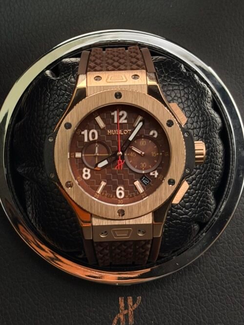 Hublot — cronógrafo con esfera marrón, caja oro rosa y correa de caucho marrón