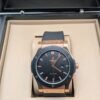 Hublot — esfera negra, caja oro rosa con bisel negro y correa negra