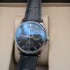Jaeger-LeCoultre — esfera negra azulada con reserva de marcha, caja de acero y correa de cuero negra