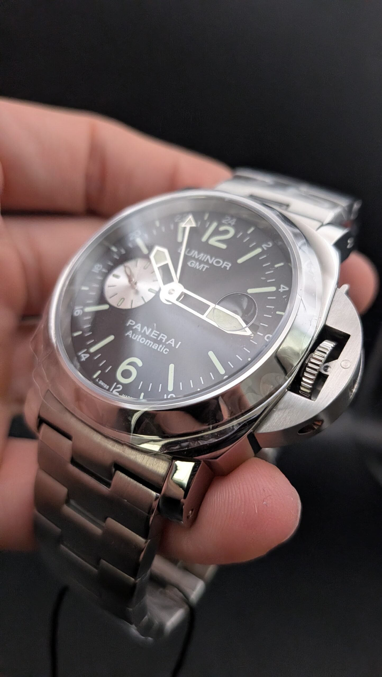 Panerai — esfera negra con doble huso horario y brazalete de acero