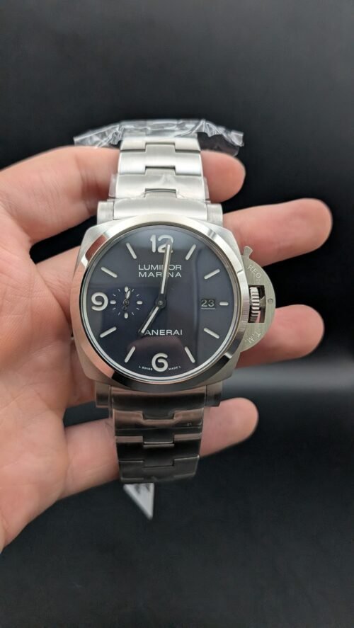 Panerai — esfera azul con segundero pequeño y brazalete de acero
