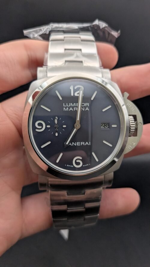 Panerai — esfera azul con segundero pequeño y brazalete de acero