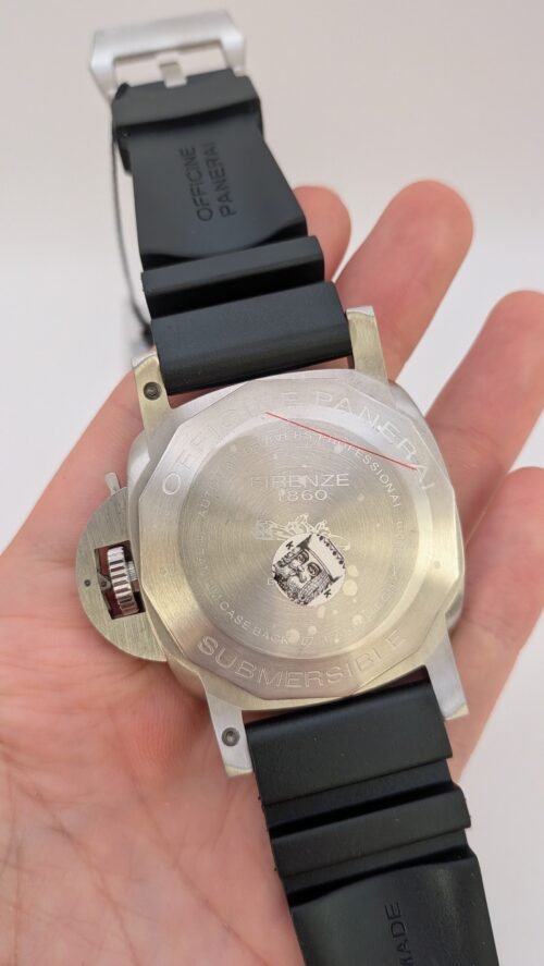 Panerai — esfera negra, bisel de acero y correa de caucho negra