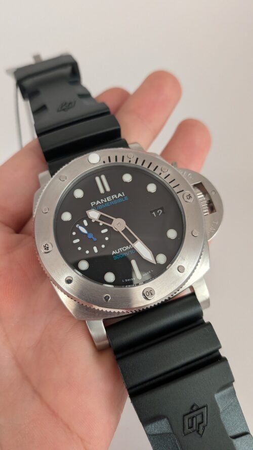 Panerai — esfera negra, bisel de acero y correa de caucho negra