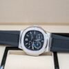 Patek Philippe — esfera negra con fases lunares y correa de caucho negra