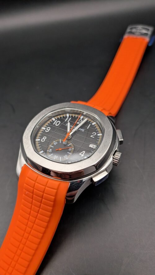 Patek Philippe — cronógrafo con esfera negra y detalles naranjas, correa de caucho naranja