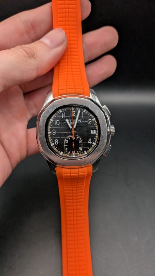Patek Philippe — cronógrafo con esfera negra y detalles naranjas, correa de caucho naranja