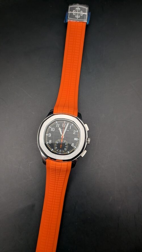 Patek Philippe — cronógrafo con esfera negra y detalles naranjas, correa de caucho naranja