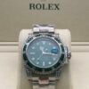 Rolex — esfera verde, bisel de piedras verdes y caja con brillantes, brazalete de acero