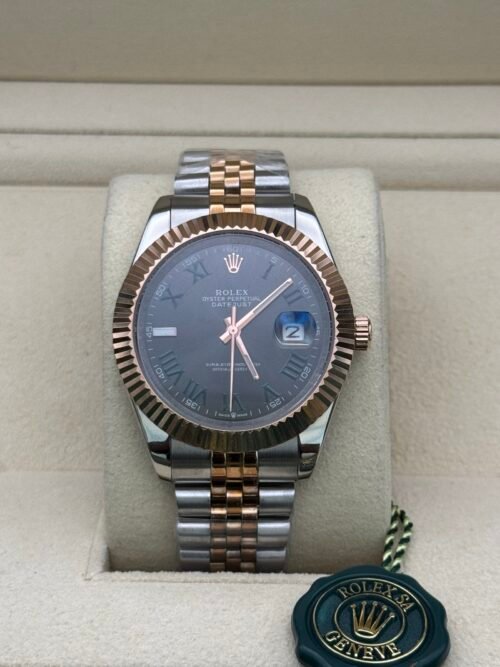 Rolex — esfera gris con números romanos, bisel oro rosa estriado y brazalete jubilee bicolor