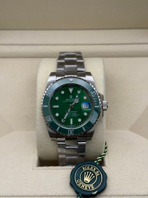 Rolex — esfera verde, bisel verde y brazalete de acero