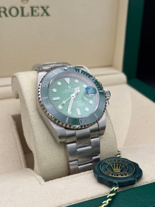 Rolex — esfera verde, bisel verde y brazalete de acero