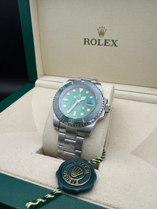 Rolex — esfera verde, bisel verde y brazalete de acero