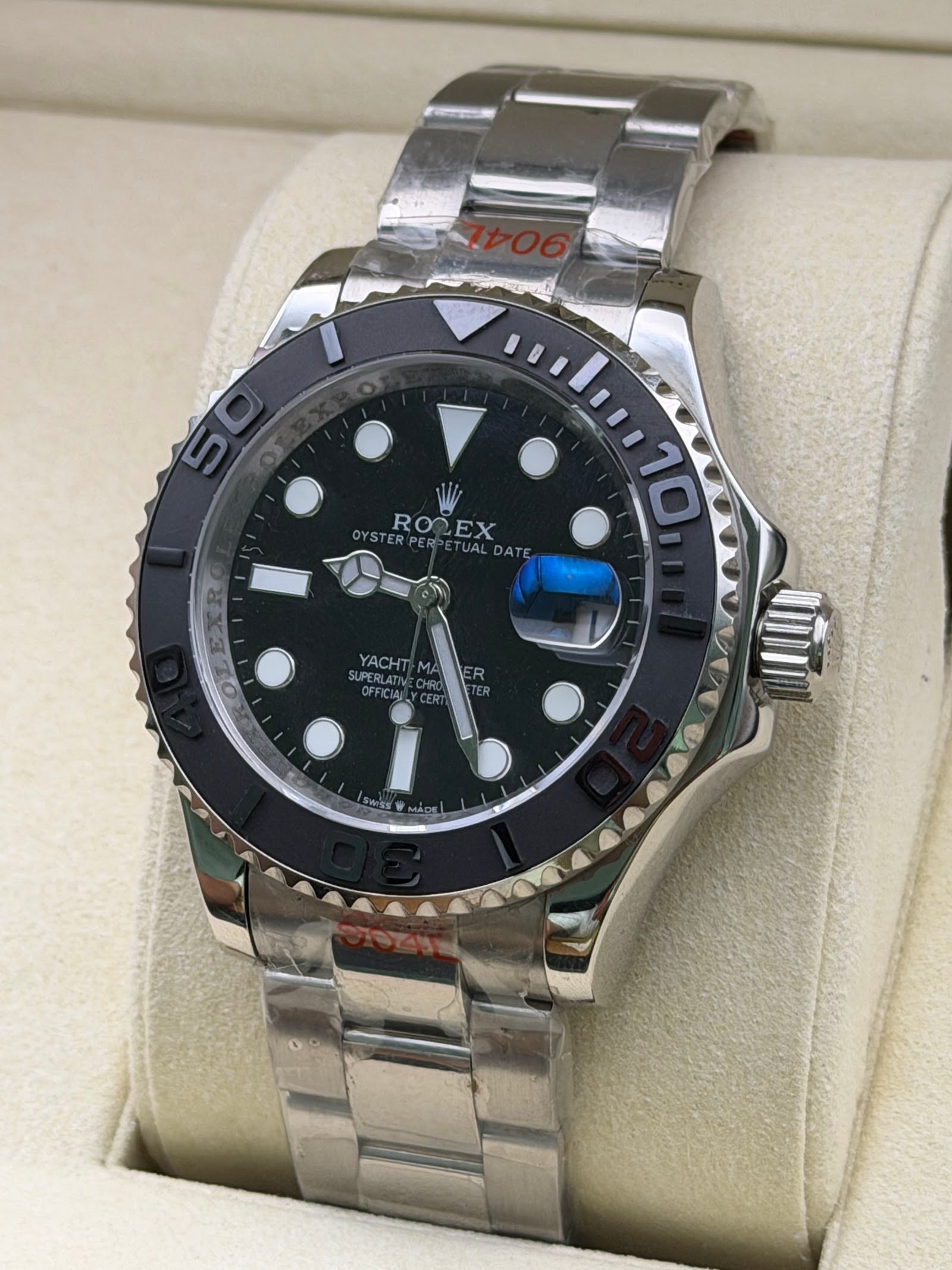 Rolex — esfera negra, bisel negro y brazalete de acero