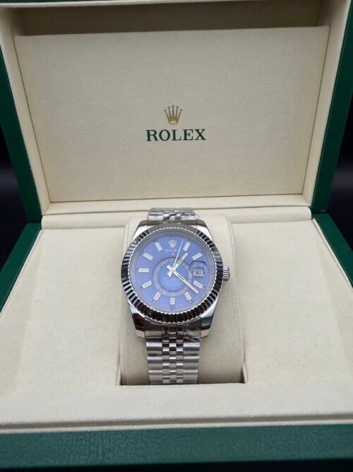 Rolex — esfera azul, bisel estriado y brazalete jubilee de acero
